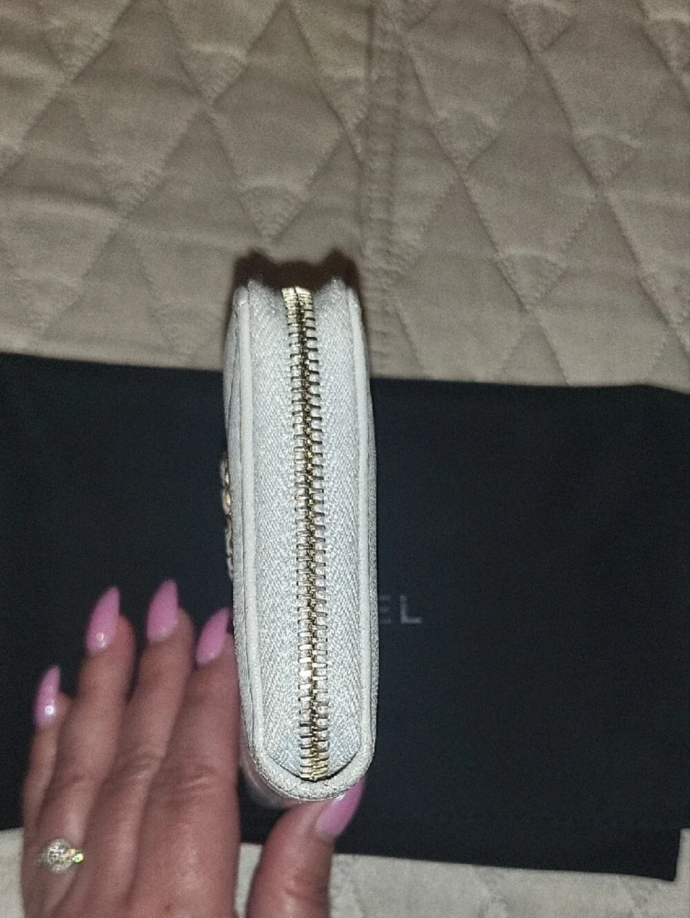 CHANEL 21a zip